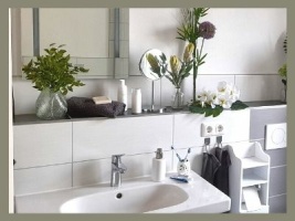 Badezimmer Dekoration - Kunstblumen