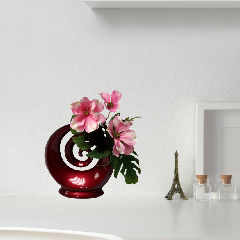 Kunstblumengesteck mit Clematisblüten rosa in gedrehter Keramikvase rot auf Kommode