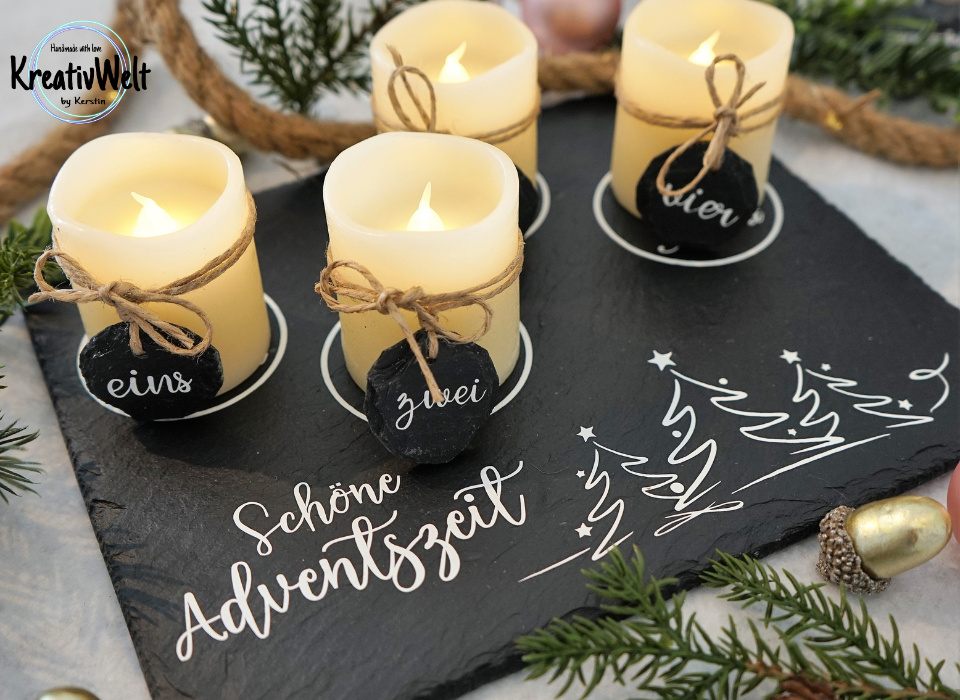 Schieferplatten Adventskranz und Schiefertafel mit Schriftzug Frohe Weihnachten aus dekotreff onlineshop
