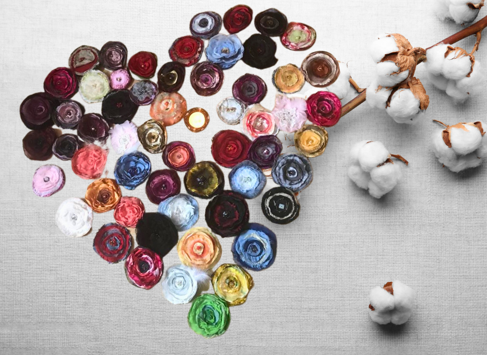 recycelte Kunstblumen als Ansteckblume und Haarschmuck
