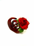 Rosenblüte bordeaux in gedrehter Keramik
