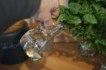 Minze Vase mit Kunstwasser - imitiertes Wasser H 24cm künstliche Kräuter