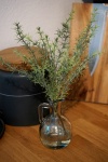 Rosmarin Vase mit Kunstwasser - imitiertes Wasser H 30cm k&uuml;nstliche Kr&auml;uter