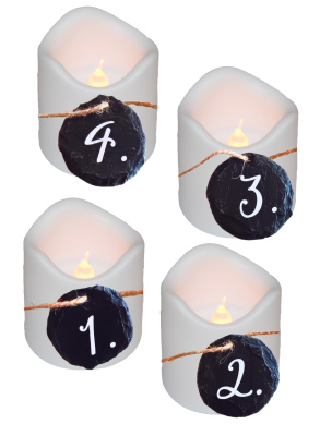 LED Kerzen für Adventskranz + Schiefer Zahlen Anhänger 1, 2, 3, 4